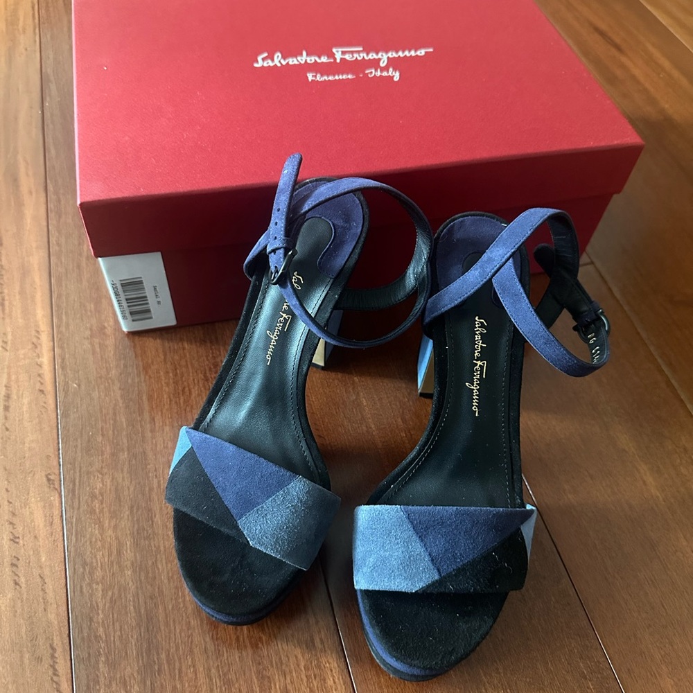NIB ferragamo heels
